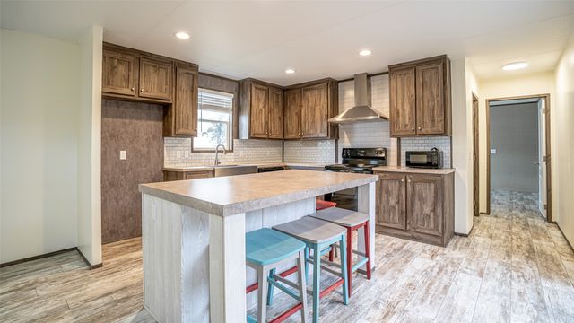 913 Bosque River Drive, Granbury, TX 76048