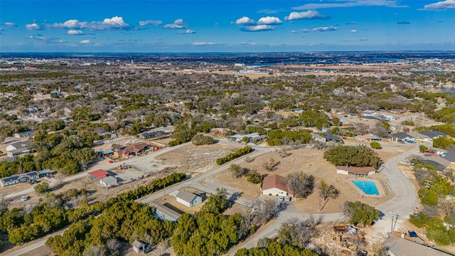 913 Bosque River Drive, Granbury, TX 76048