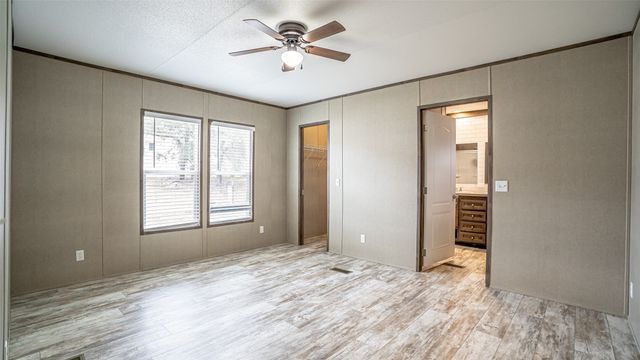 913 Bosque River Drive, Granbury, TX 76048