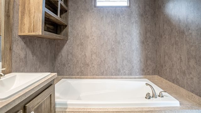 913 Bosque River Drive, Granbury, TX 76048