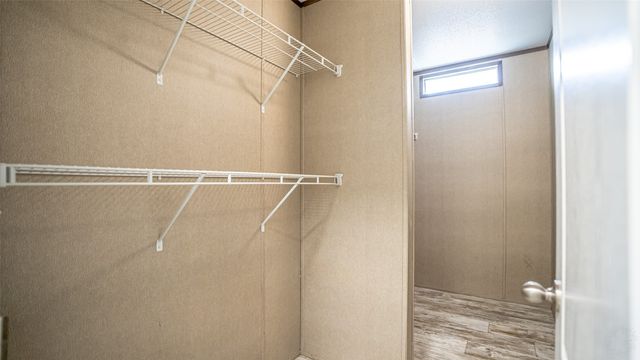 913 Bosque River Drive, Granbury, TX 76048