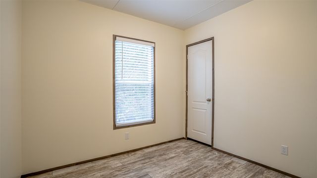 913 Bosque River Drive, Granbury, TX 76048