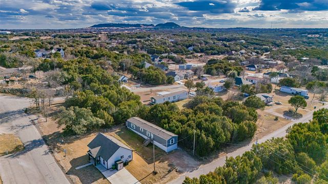 913 Bosque River Drive, Granbury, TX 76048