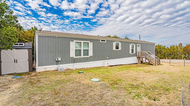 913 Bosque River Drive, Granbury, TX 76048