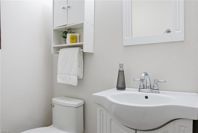 228 Fincastle DR, Newport News, VA 23601