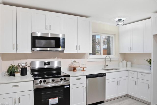 228 Fincastle DR, Newport News, VA 23601