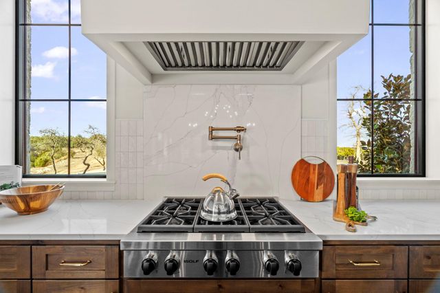 1562 Canyon Crossing View VW, Dripping Springs, TX 78620