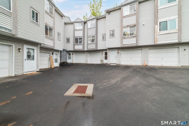 35 Pearl Lake Road L, Waterbury, CT 06706
