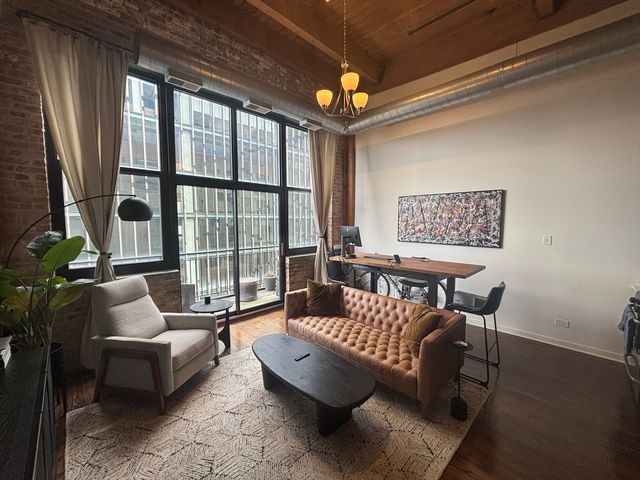 215 N Aberdeen Street 607B, Chicago, IL 60607