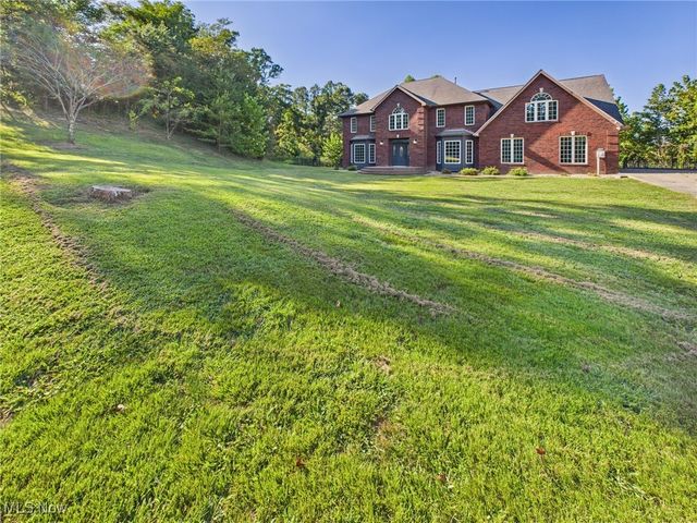 95 Falcon Heights Road, Parkersburg, WV 26104