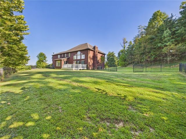 95 Falcon Heights Road, Parkersburg, WV 26104