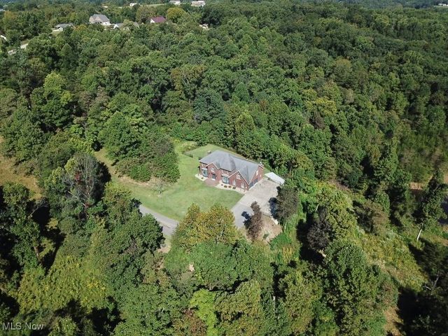 95 Falcon Heights Road, Parkersburg, WV 26104