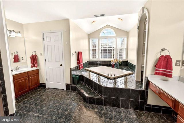 21 HACKETT CT, Poolesville, MD 20837