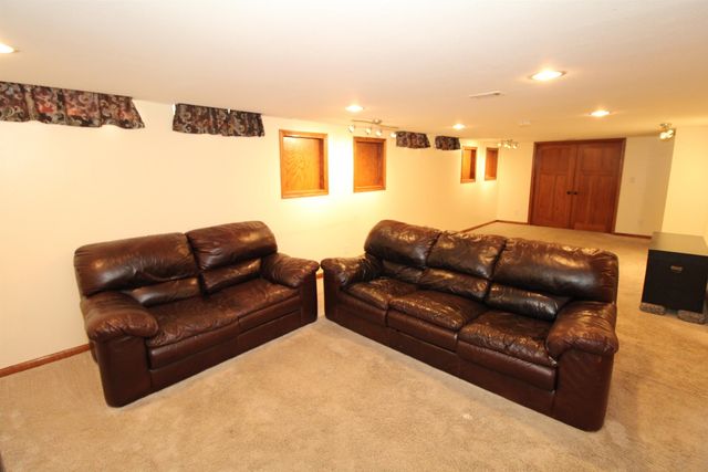 827 N Westlink Ave, Wichita, KS 67212