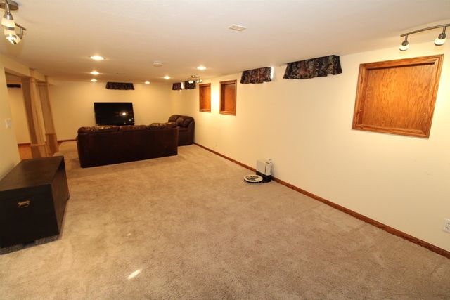 827 N Westlink Ave, Wichita, KS 67212