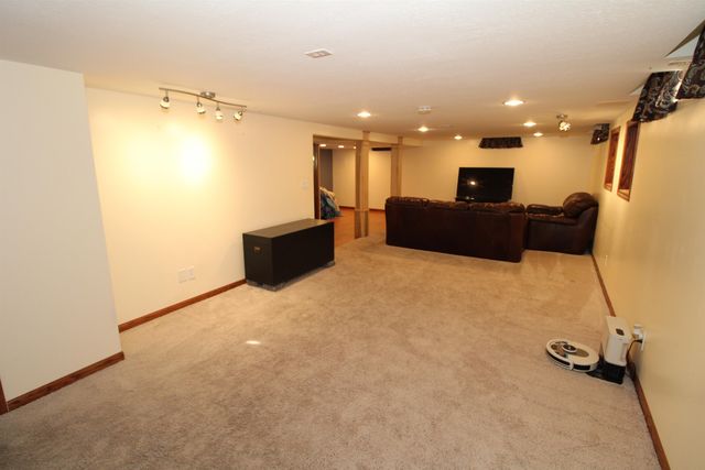 827 N Westlink Ave, Wichita, KS 67212