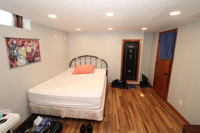 827 N Westlink Ave, Wichita, KS 67212