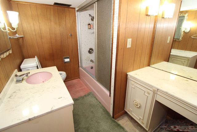 827 N Westlink Ave, Wichita, KS 67212