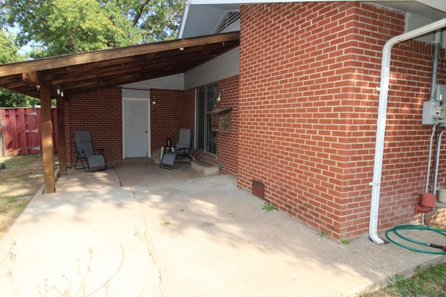 827 N Westlink Ave, Wichita, KS 67212