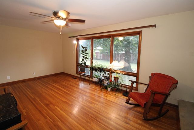 827 N Westlink Ave, Wichita, KS 67212