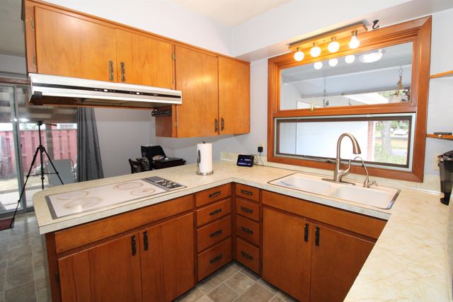 827 N Westlink Ave, Wichita, KS 67212