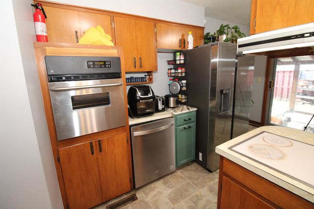 827 N Westlink Ave, Wichita, KS 67212