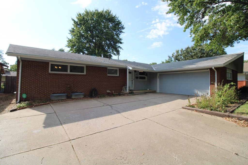 827 N Westlink Ave, Wichita, KS 67212