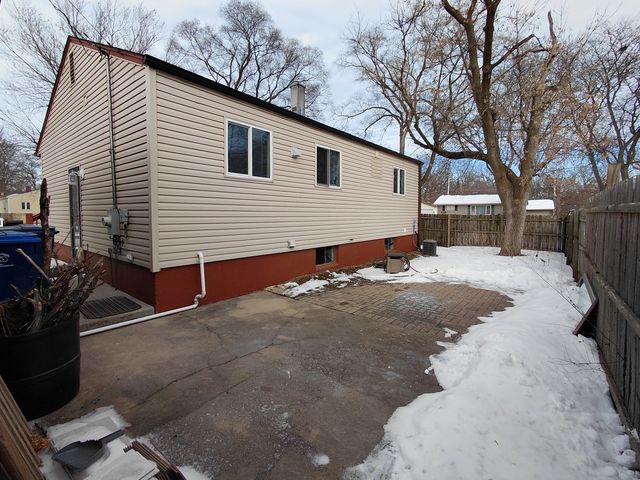 2231 W Cheyenne Road, Waukegan, IL 60087