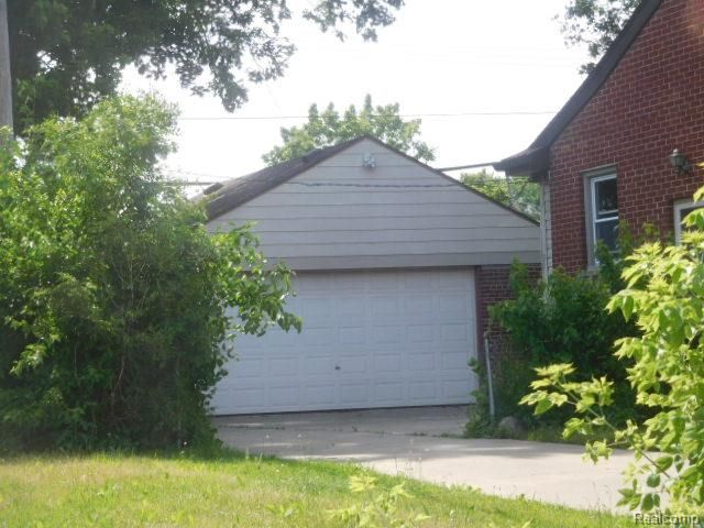 23855 Couzens Avenue, Hazel Park, MI 48030