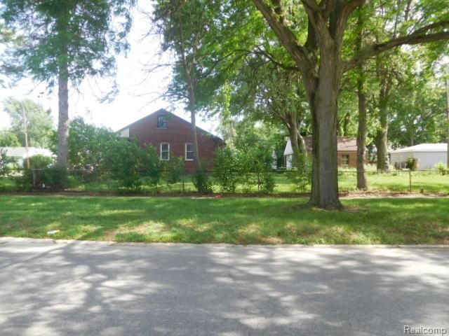 23855 Couzens Avenue, Hazel Park, MI 48030