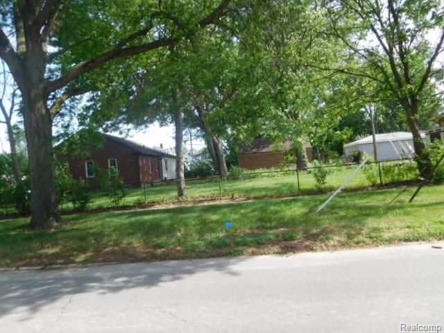 23855 Couzens Avenue, Hazel Park, MI 48030