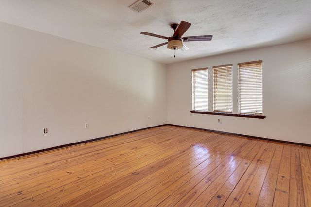 1301 Dublin Street, Grapevine, TX 76051