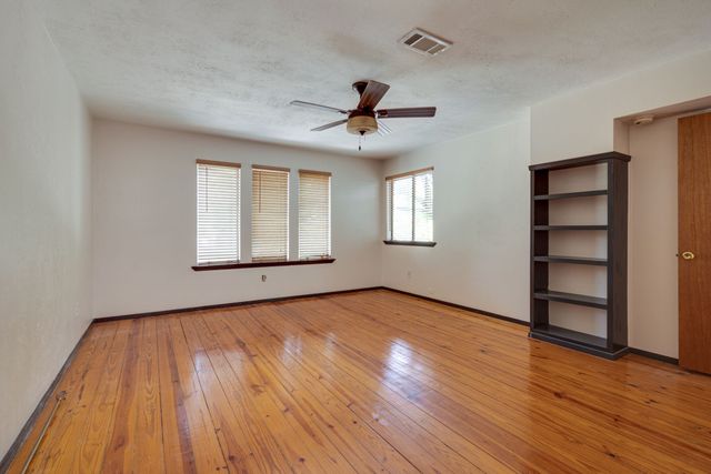 1301 Dublin Street, Grapevine, TX 76051