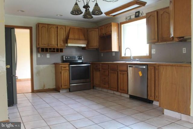 5 STONEHENGE DR, Medford, NJ 08055