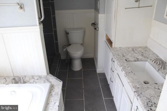 5 STONEHENGE DR, Medford, NJ 08055