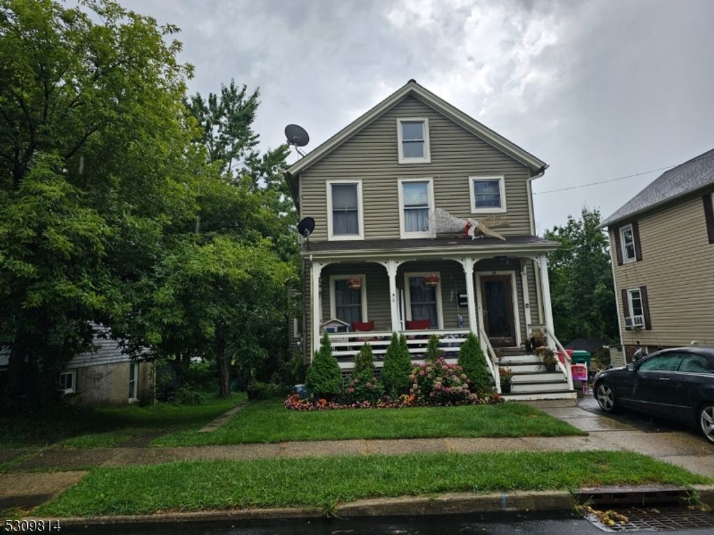34 Clinton St, Newton Town, NJ 07860