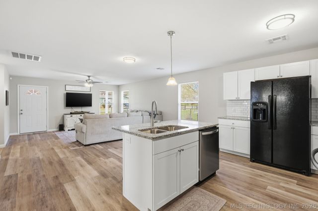 607 Valley Drive, Sand Springs, OK 74063