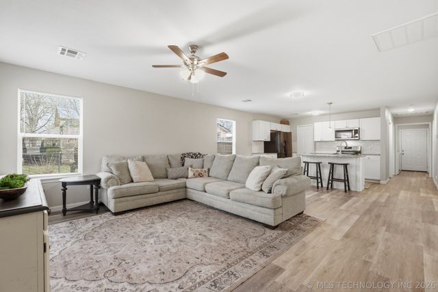 607 Valley Drive, Sand Springs, OK 74063