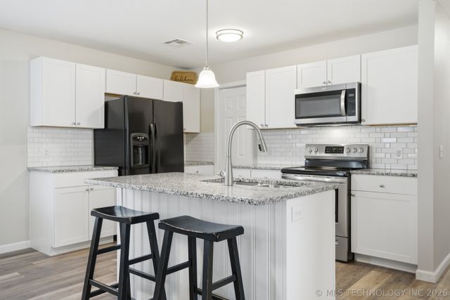 607 Valley Drive, Sand Springs, OK 74063