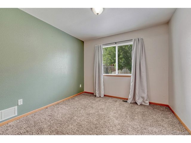 1112 Country Acres Ct, Johnstown, CO 80534