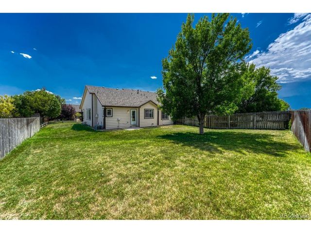 1112 Country Acres Ct, Johnstown, CO 80534