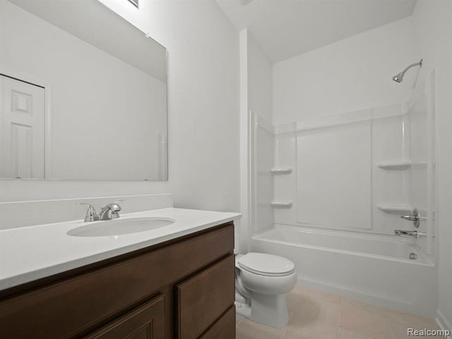 45731 Beaufort Drive, Macomb, MI 48044