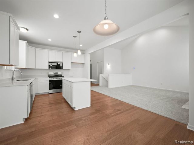 45731 Beaufort Drive, Macomb, MI 48044