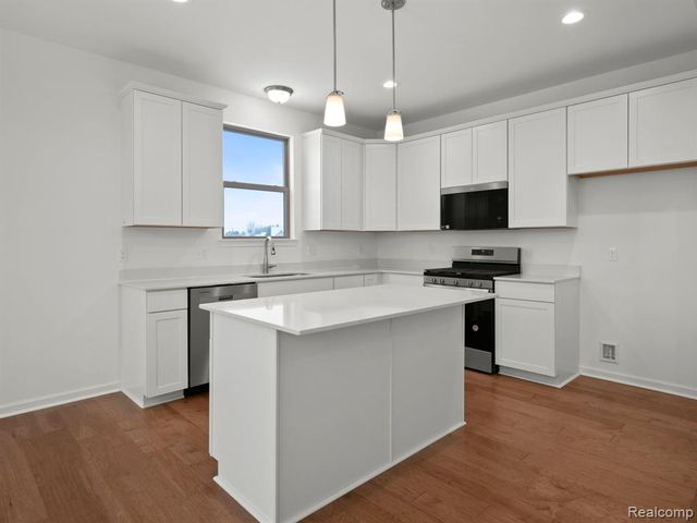 45731 Beaufort Drive, Macomb, MI 48044