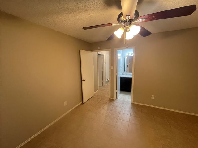 104 Oak Wood Lane, Kennedale, TX 76060