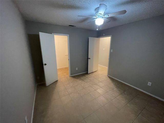 104 Oak Wood Lane, Kennedale, TX 76060