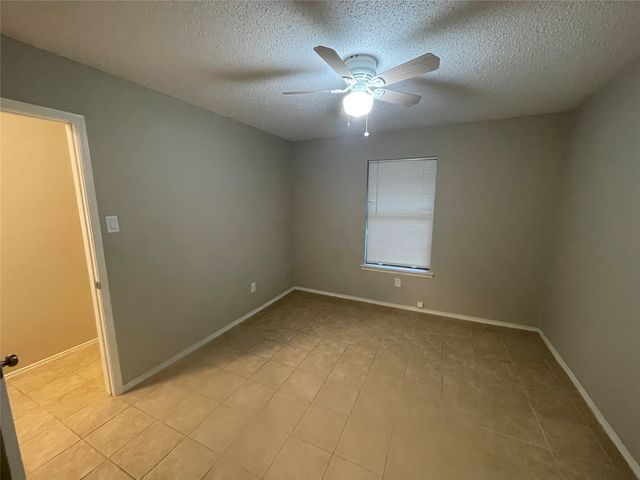 104 Oak Wood Lane, Kennedale, TX 76060