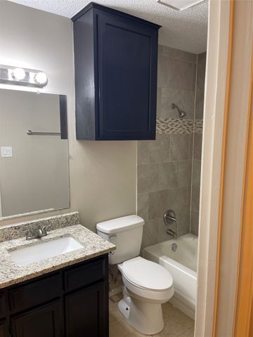 104 Oak Wood Lane, Kennedale, TX 76060