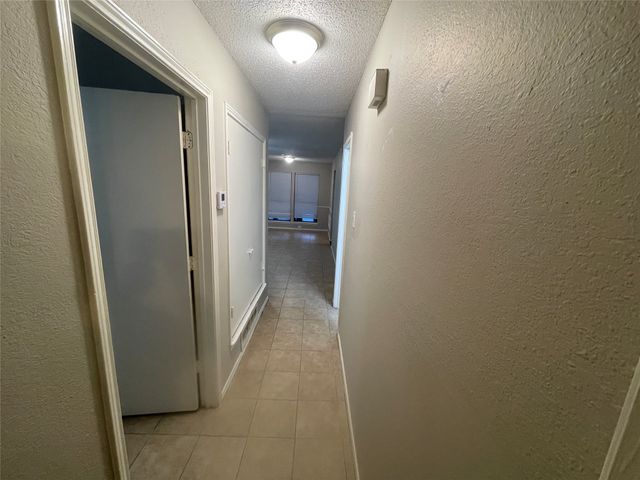 104 Oak Wood Lane, Kennedale, TX 76060