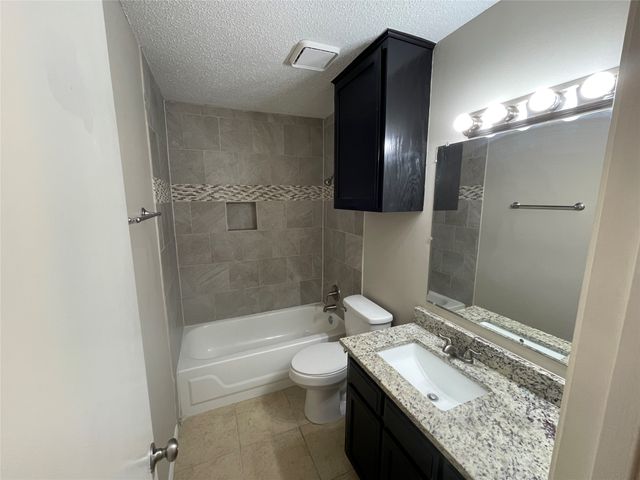 104 Oak Wood Lane, Kennedale, TX 76060